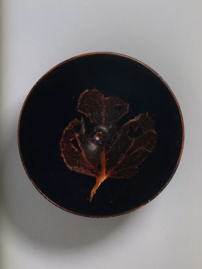 Black wood leaf bowl